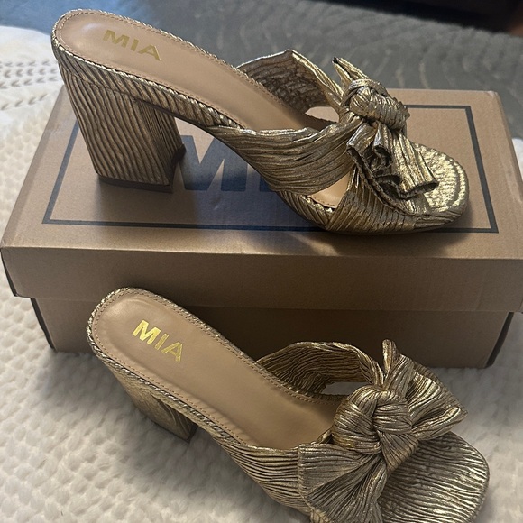 MIA Gold Textured Mules with Bow - Picture 1 of 3